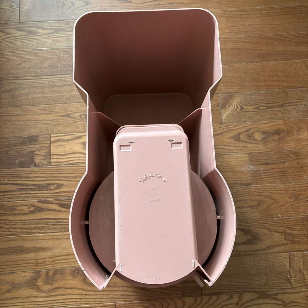Vintage Tupperware pink large rice plastic storage and dispenser container - Picture 8 of 16